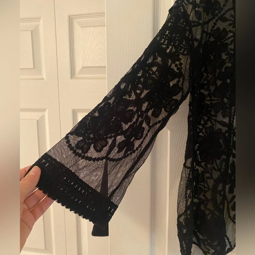 Lace jacket/top. NWT. Size small. - Picture 3 of 4